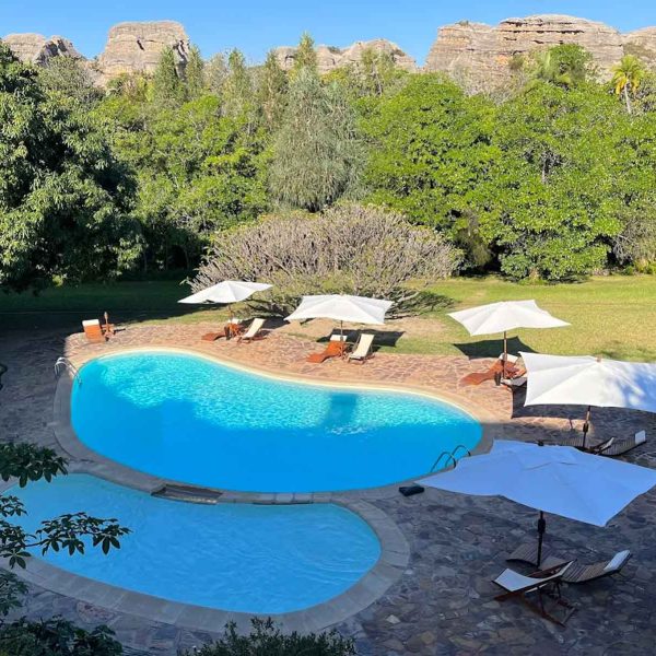 LE RELAIS DE LA REINE . ISALO LE RELAIS DE LA REINE . ISALO