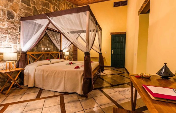 LE RELAIS DE LA REINE . ISALO